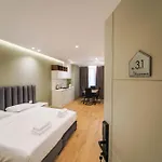 2 Steps From City Center Apt 3 1